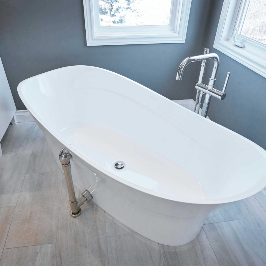 	 	New stand-alone bathtub is your own personal oasis; somewhere you can enjoy some “me time”.
	 